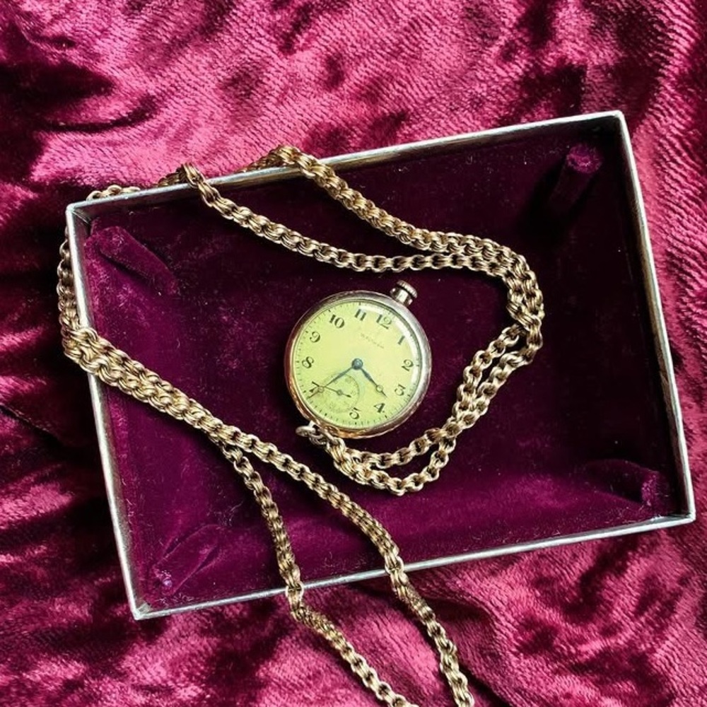 Antique WORKING SOLID 14k Yellow Gold Waltham Pocket Watch. Watch-stamped 14k.
🙌